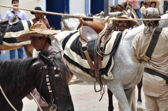Rua no centro histórico de Coro usada como cenário de filme de época (noroeste da Venezuela)
